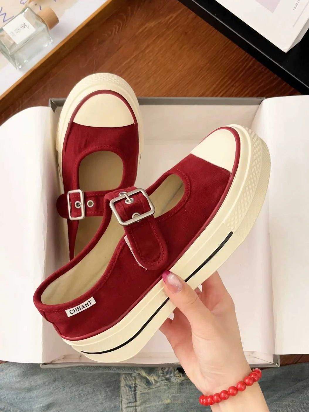 平底 圆头 袢扣 浅口鞋 皮革  - VALI鞋履AI设计主图