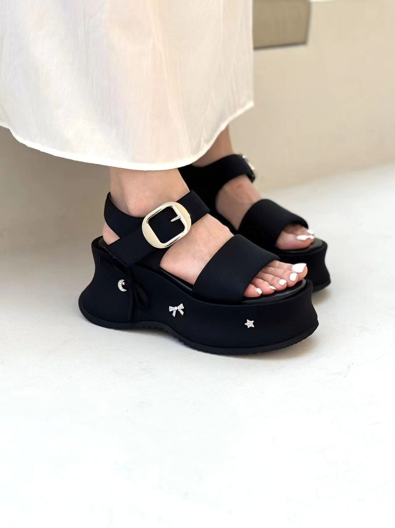 无帮 袢扣 皮革  - VALI鞋履AI设计主图