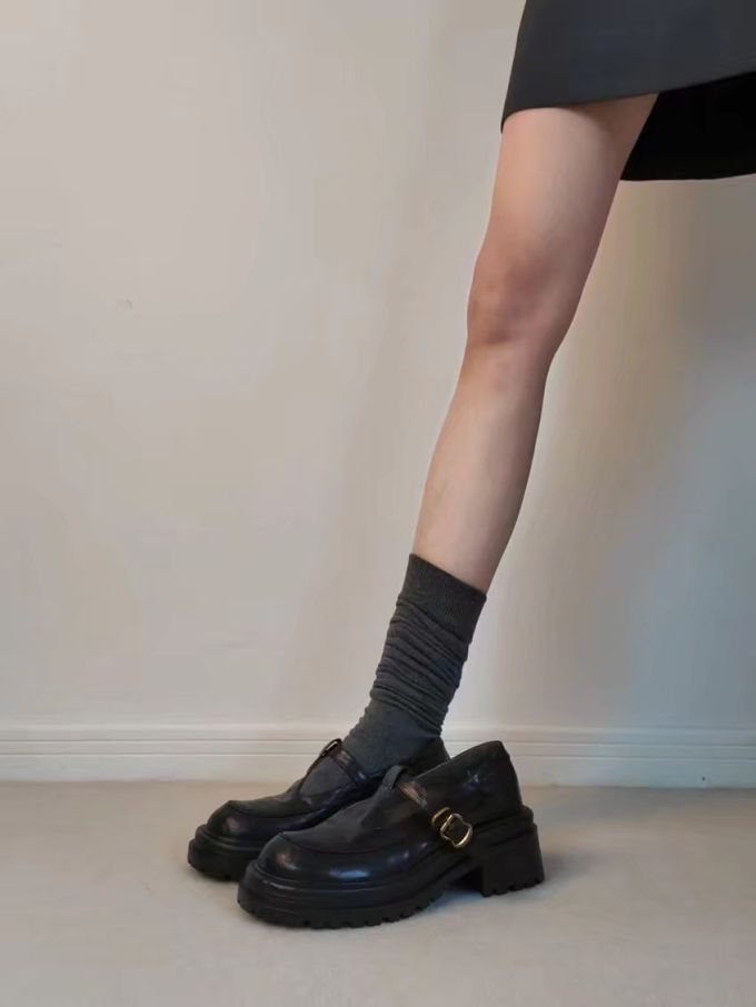 燕尾服 棕灰色 圆头 低帮 袢扣 深口鞋 皮革
