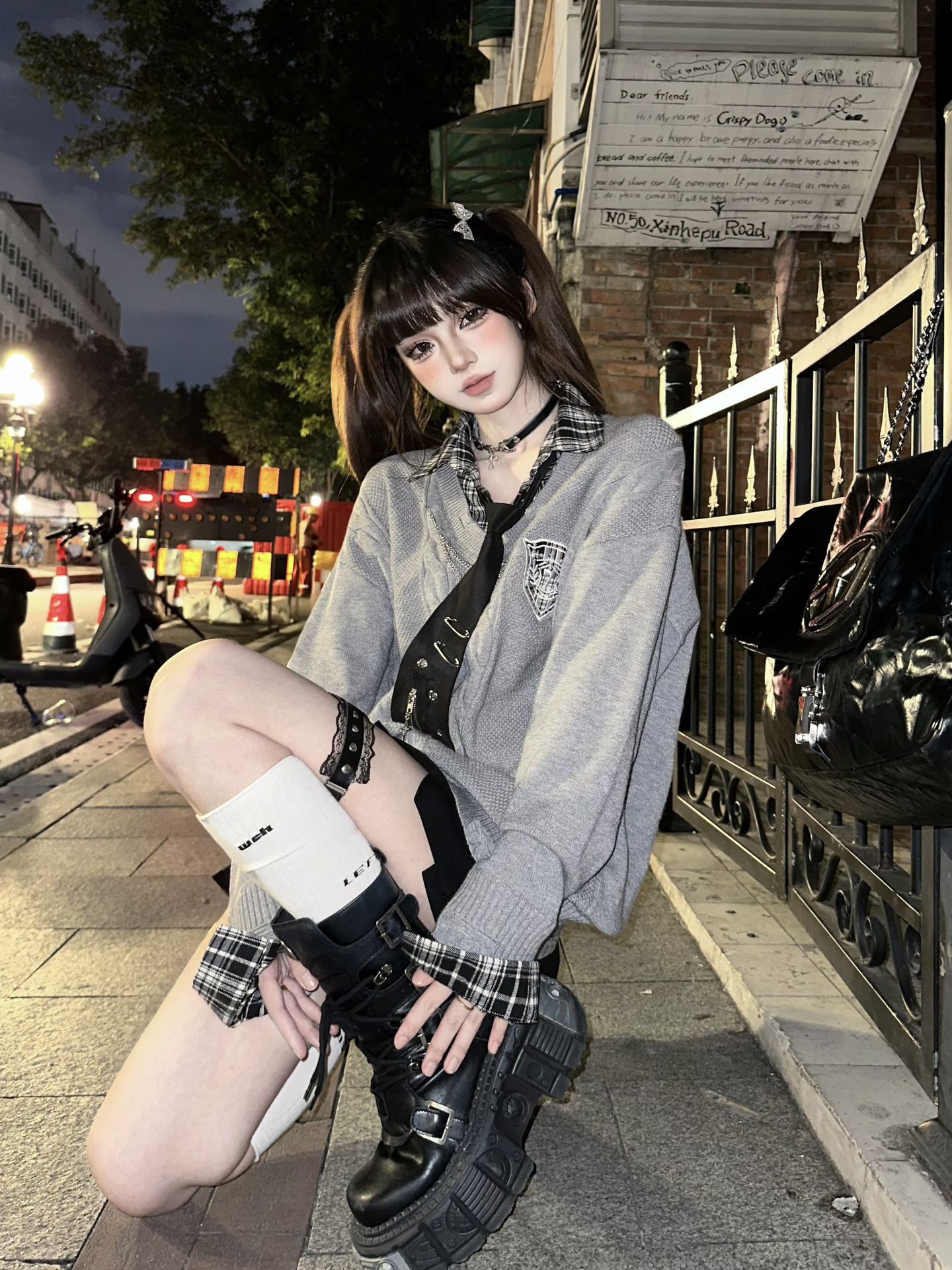 毛纺 衬衫领 基础袖 局部印染 贴布绣 基础扣饰 徽章 毛纺 衬衫领 基础袖 局部印染 贴布绣 基础扣饰 徽章 - VALI鞋履AI设计主图