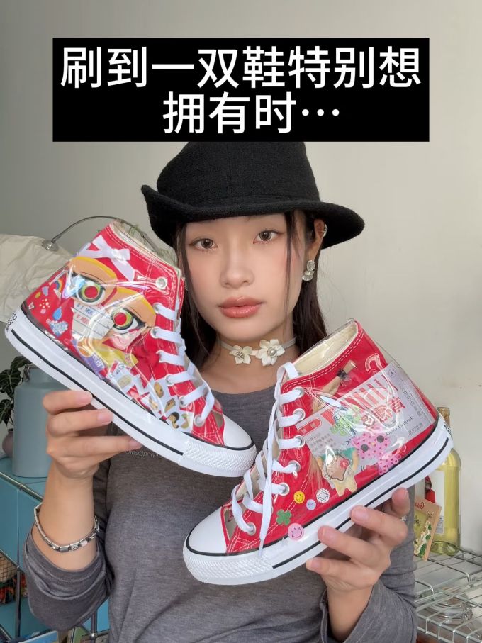 针织面料 截短型 圆形领 中长袖 基础袖 满印&循环 印花 边缘装饰