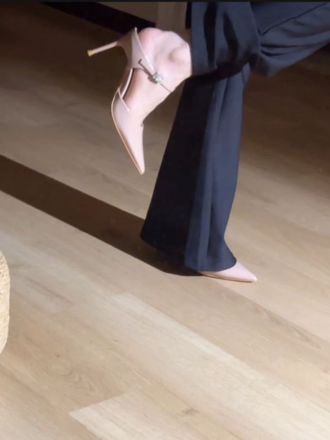 尖头 袢扣 浅口鞋 皮革