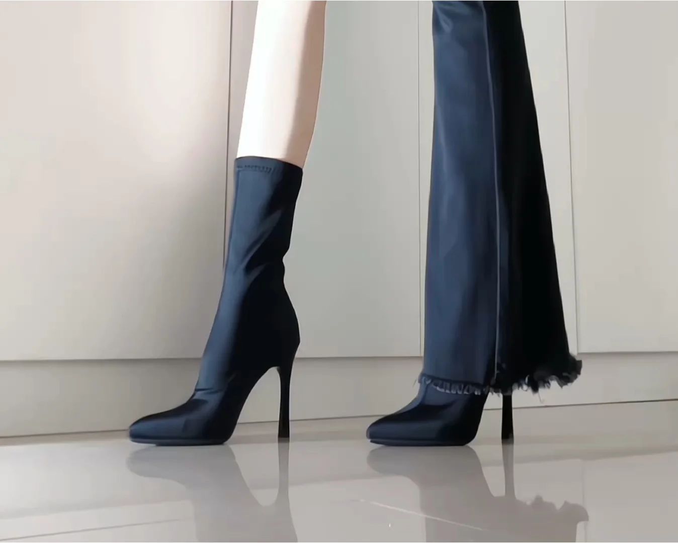 高跟 细跟 尖头 皮革  - VALI鞋履AI设计主图