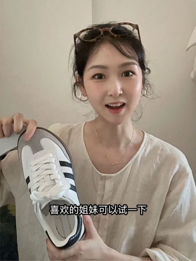 针织面料 圆形领 基础袖 局部印染 印花 