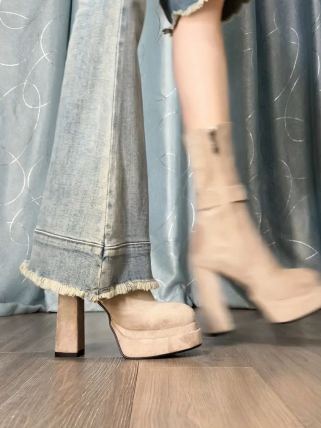 高跟 粗跟  - VALI鞋履AI设计主图