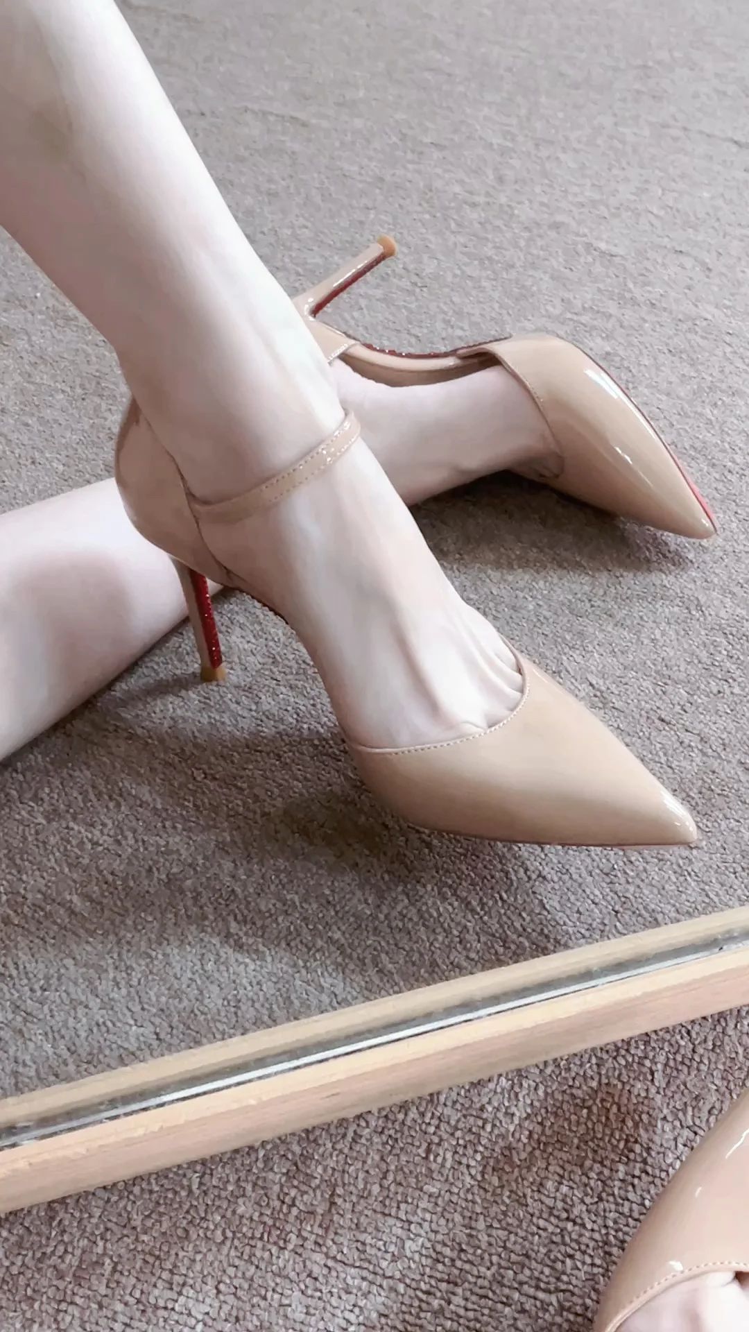 中跟 细跟 尖头 低帮 浅口鞋 皮革  - VALI鞋履AI设计主图