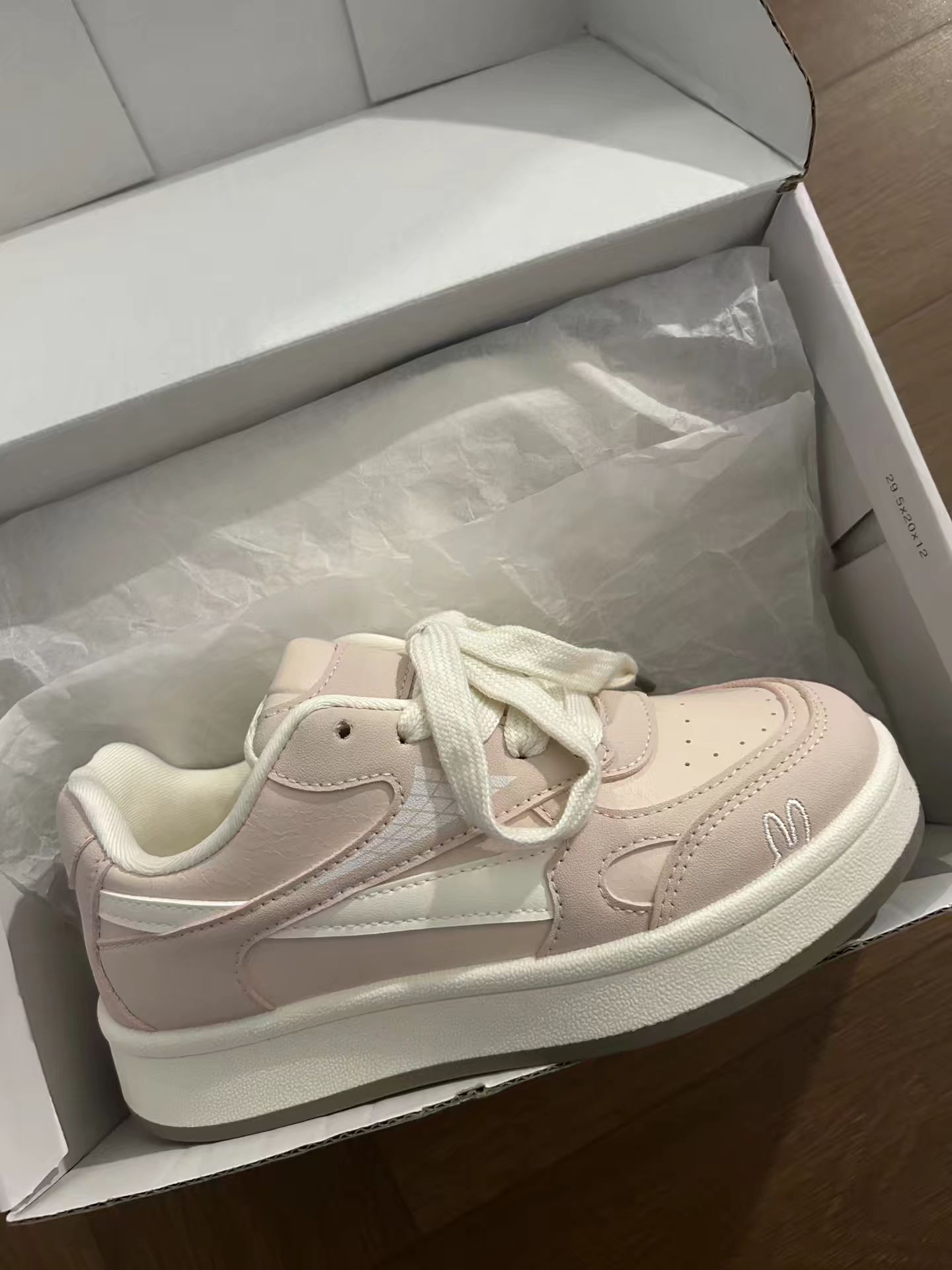 低帮 系带 魔术贴 皮革  - VALI鞋履AI设计主图