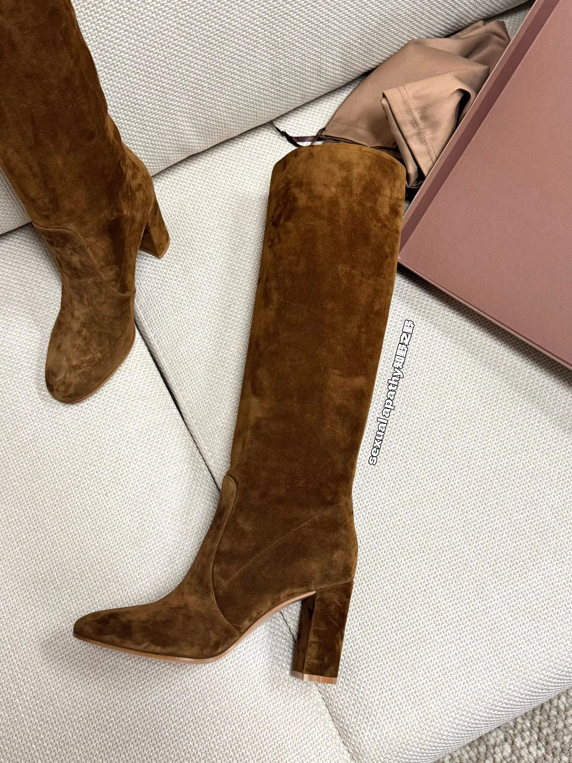 中跟 粗跟 皮革  - VALI鞋履AI设计主图