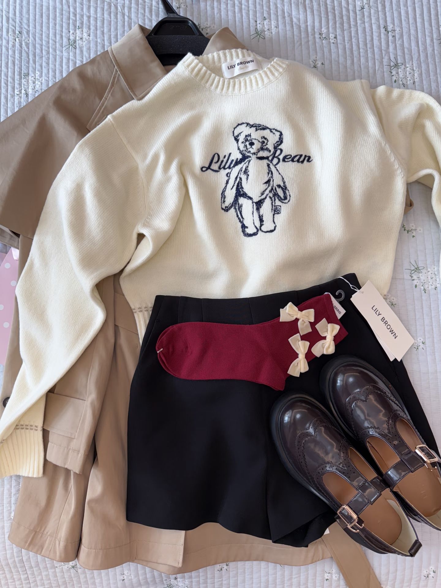 毛纺 H型 圆形领 中长袖 基础袖 局部印染 狗 字母 绣花 毛纺 H型 圆形领 中长袖 基础袖 局部印染 狗 字母 绣花 - VALI鞋履AI设计主图