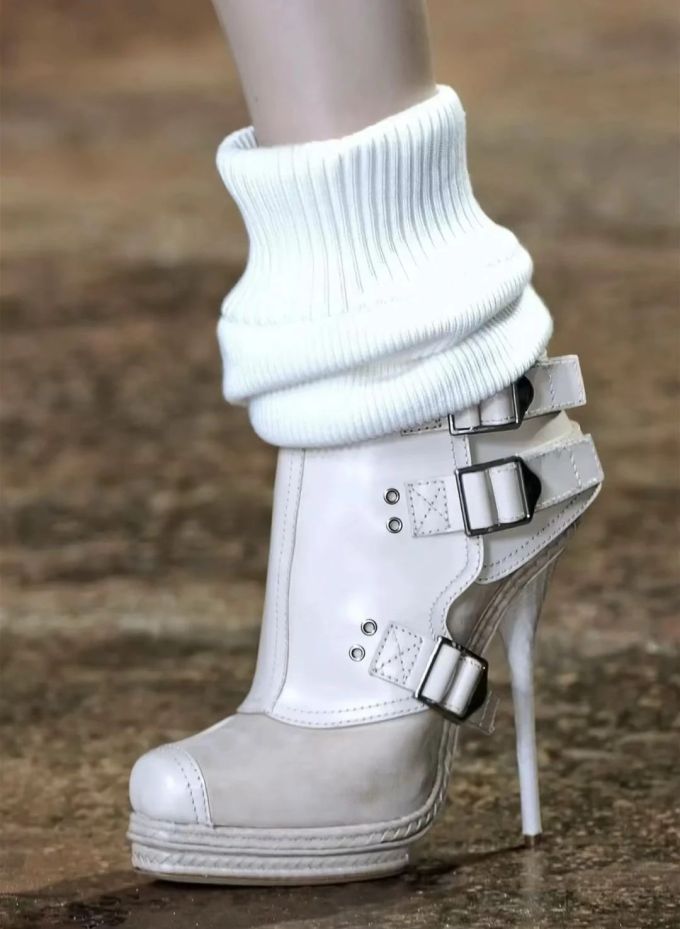 高跟 细跟 无帮 袢扣 皮革