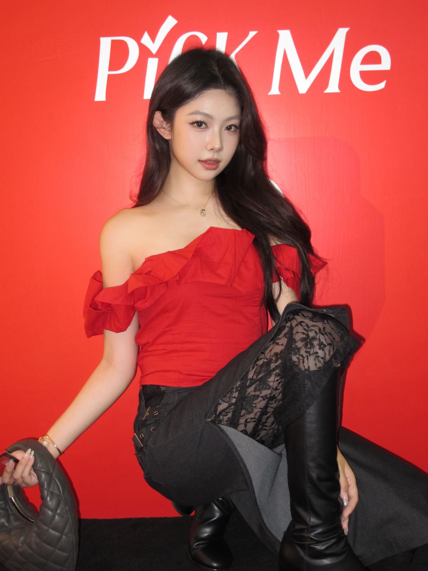 棉麻 单肩领 荷叶边 深火焰红 肾上腺素 红色警报 性感 棉麻 单肩领 荷叶边 深火焰红 肾上腺素 红色警报 性感 - VALI鞋履AI设计主图