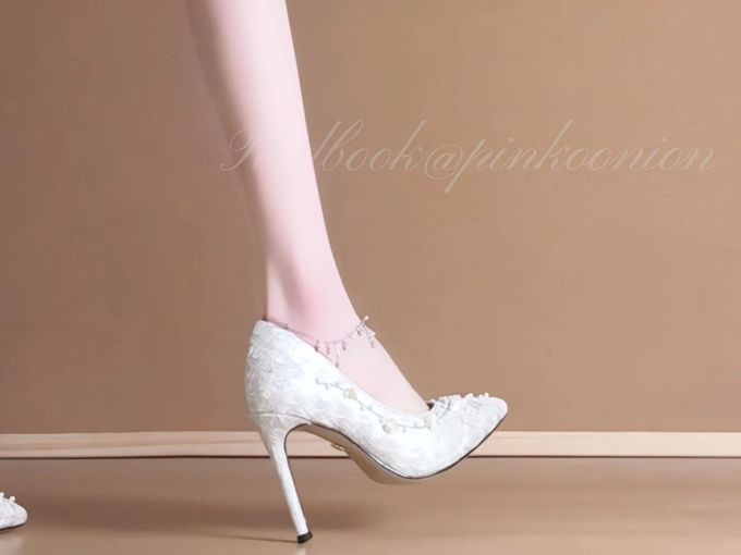 高跟 细跟 亮白 古裙衬 淡灰紫色 尖头 低帮 一脚蹬 蕾丝