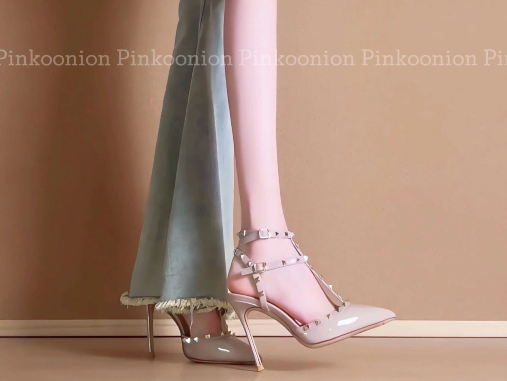 高跟 细跟 温柔的触感 玫瑰雨滴 粉红棉花糖 无帮 袢扣 皮革 高跟 细跟 温柔的触感 玫瑰雨滴 粉红棉花糖 无帮 袢扣 皮革 - VALI鞋履AI设计主图