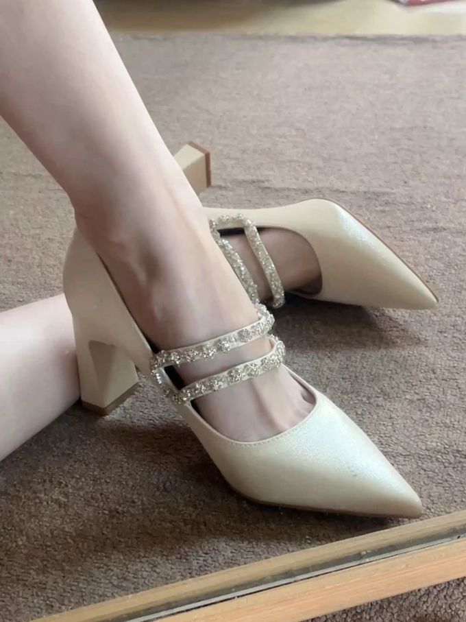 波浪色 狼灰色 半透明 尖头 袢扣 浅口鞋 皮革