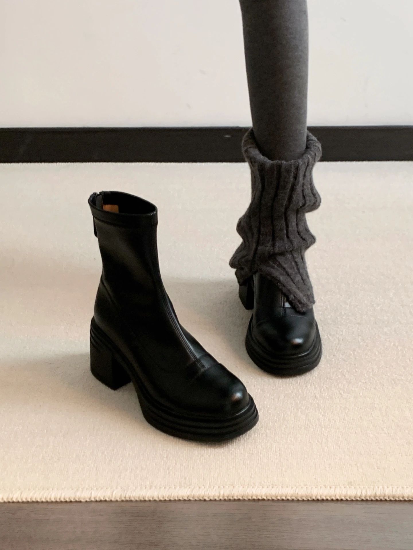 中跟 粗跟 深洞 咖啡褐色 圆头 皮革  - VALI鞋履AI设计主图