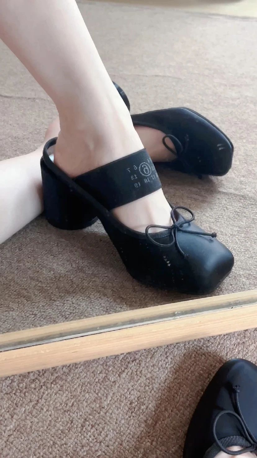 中跟 粗跟 蓝黑色 白令海色 迎风蓝 无帮 皮革 中跟 粗跟 蓝黑色 白令海色 迎风蓝 无帮 皮革 - VALI鞋履AI设计主图