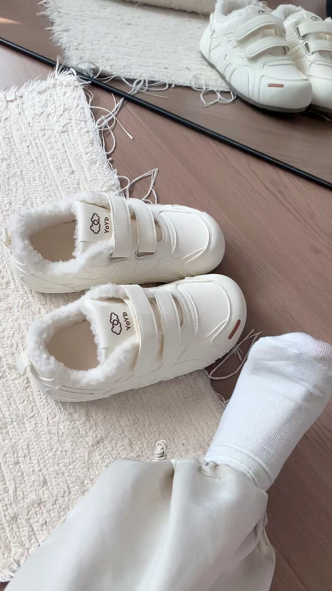 鸽羽色 黎明蓝 火石灰 圆头 低帮 魔术贴 皮革 鸽羽色 黎明蓝 火石灰 圆头 低帮 魔术贴 皮革 - VALI鞋履AI设计主图