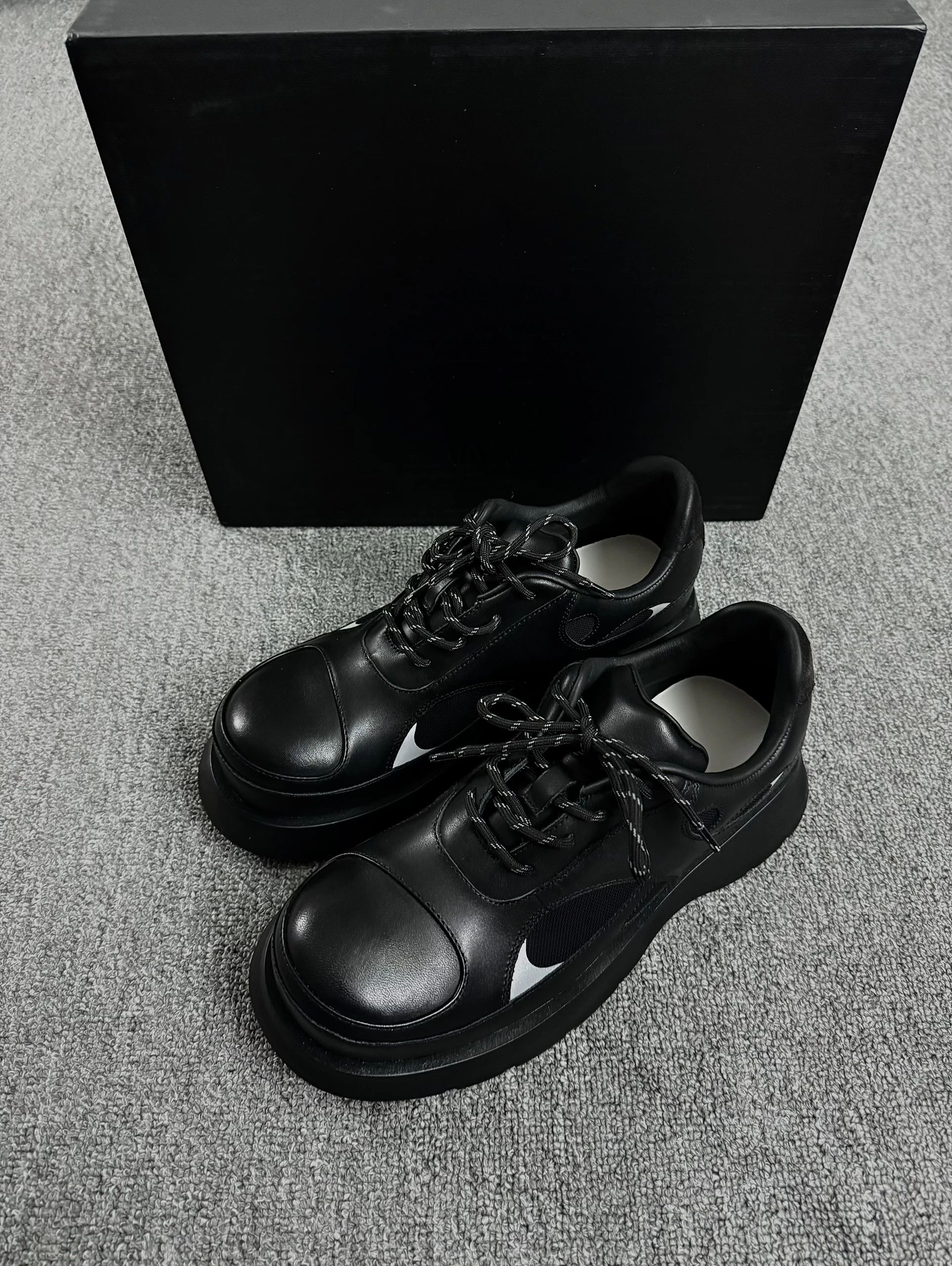 燕尾服 暗影蓝 火山灰 圆头 系带 皮革  - VALI鞋履AI设计主图