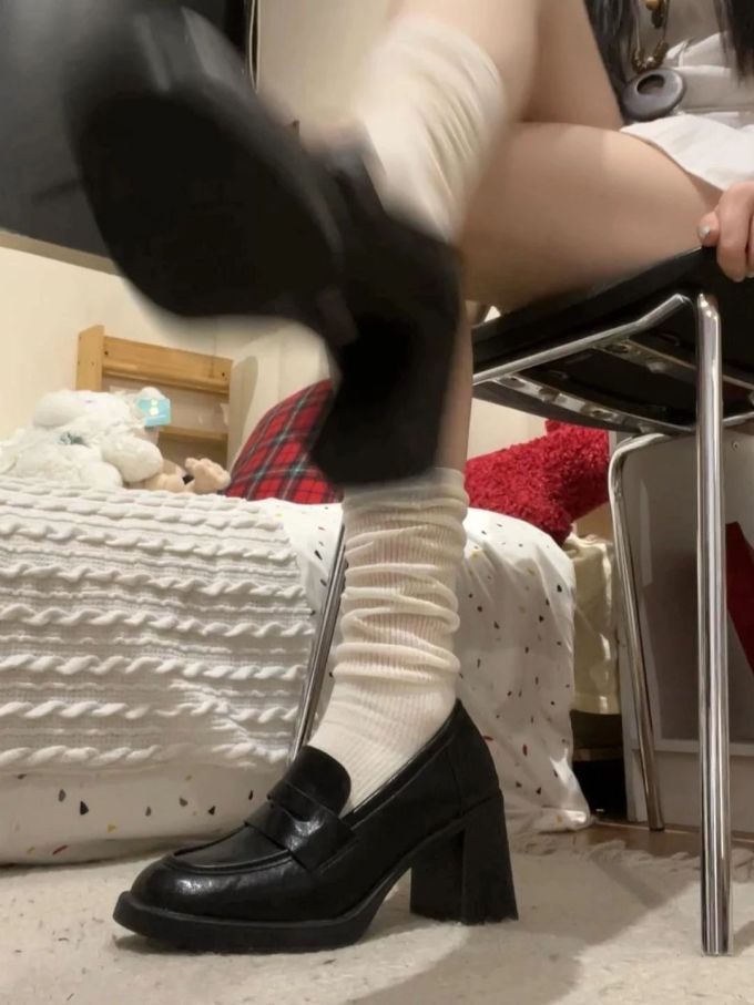 深洞 海贝色 鹪鹩色 方头 低帮 一脚蹬 深口鞋 皮革