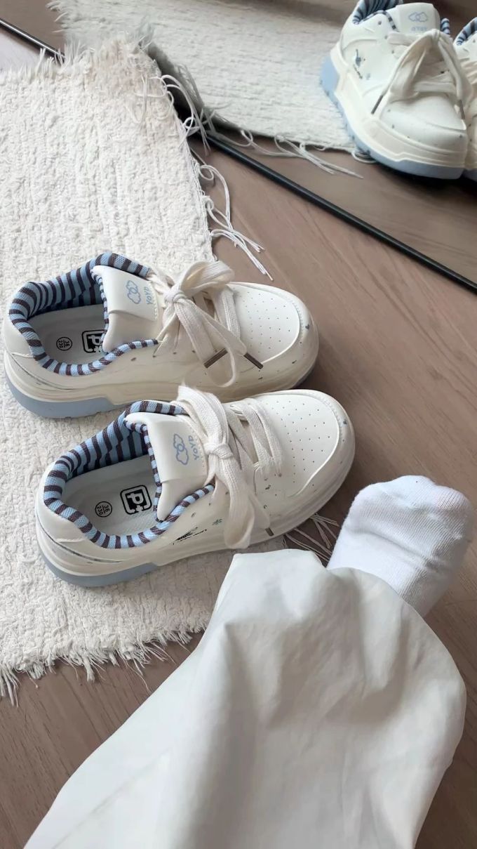 蓝黑色 象皮色 鸽羽色 高帮 系带 魔术贴 布面