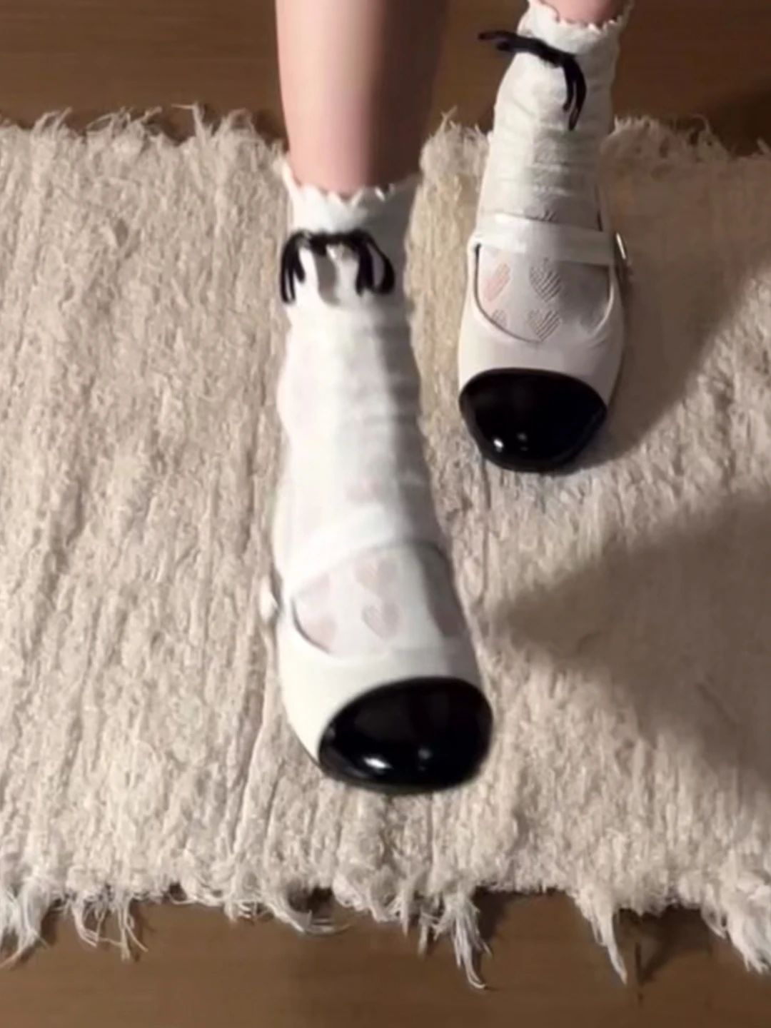 糖 沙白色 微粉 圆头 魔术贴 中口鞋 皮革 糖 沙白色 微粉 圆头 魔术贴 中口鞋 皮革 - VALI鞋履AI设计主图