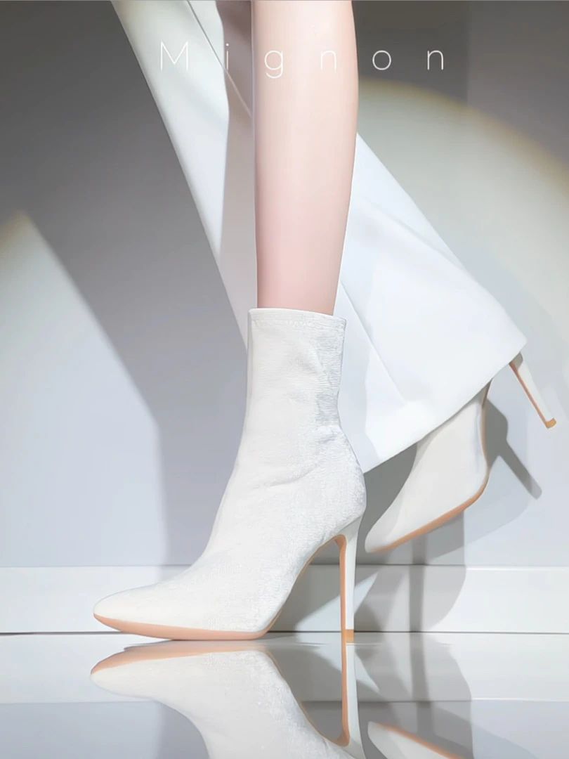 高跟 细跟 薄云 微蓝色 古裙衬 尖头 皮革 高跟 细跟 薄云 微蓝色 古裙衬 尖头 皮革 - VALI鞋履AI设计主图