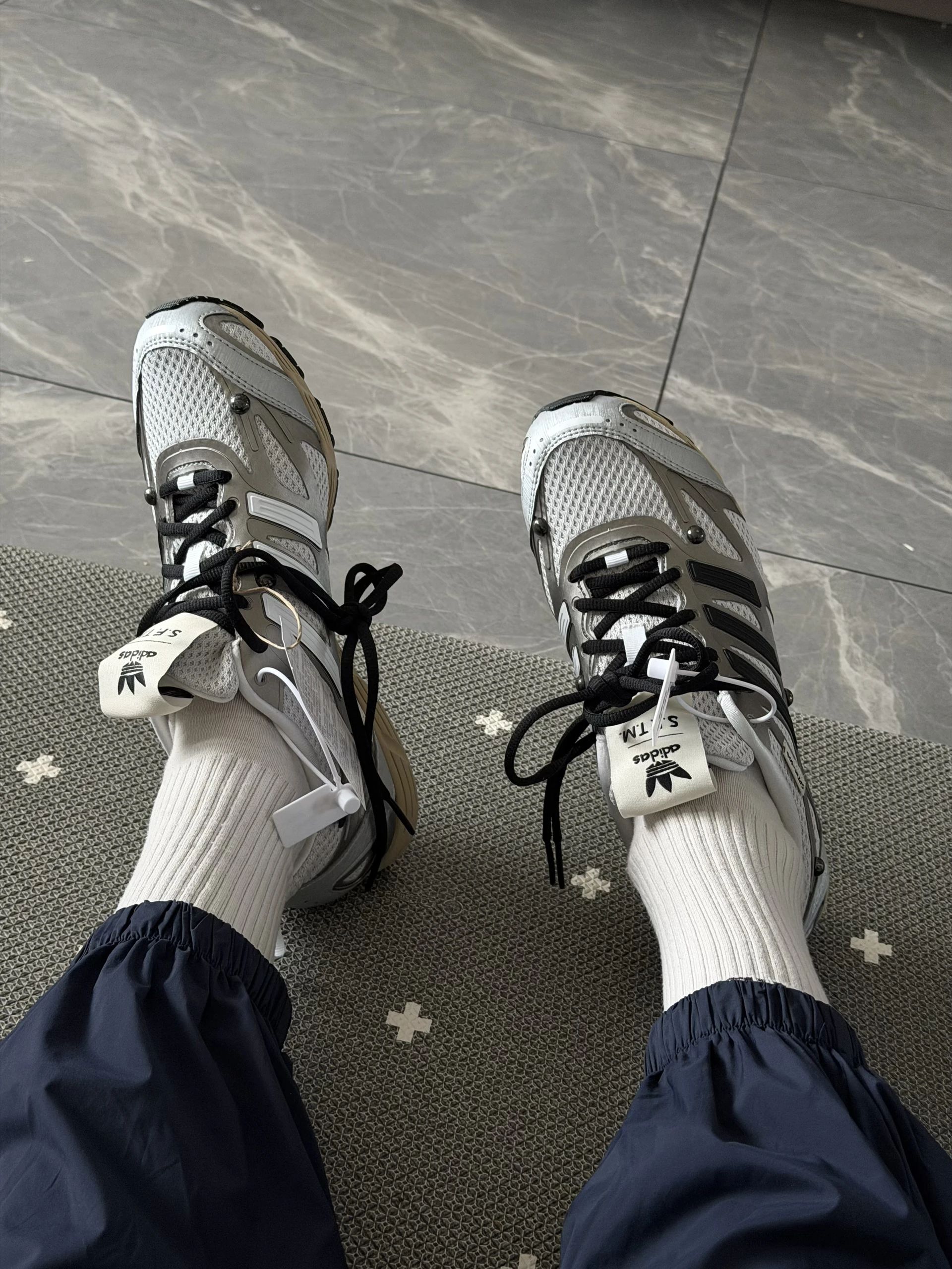 深洞 地下世界 雾号 低帮 网面  - VALI鞋履AI设计主图