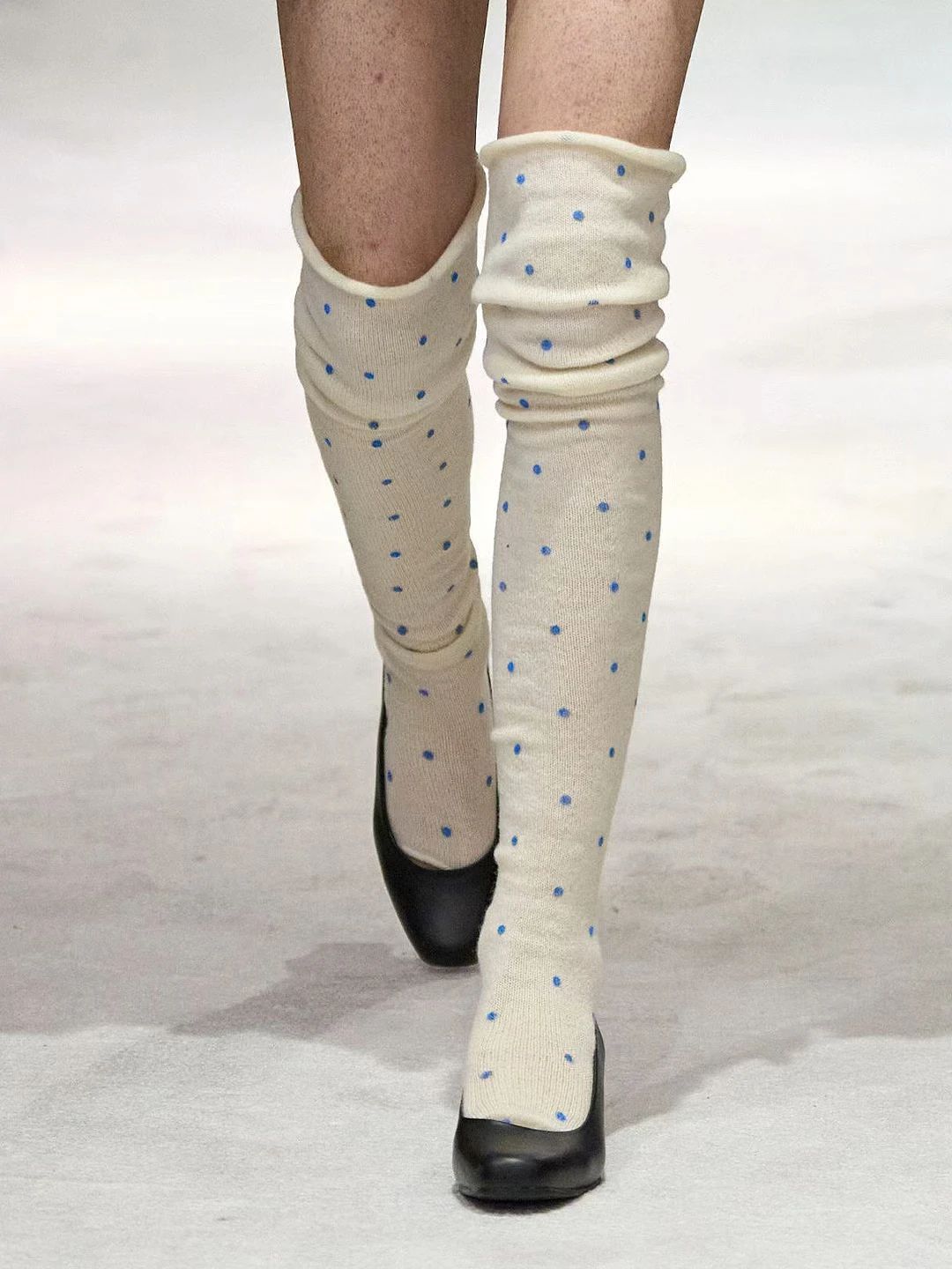 燕麦色 羽毛灰 芦笋白 尖头  - VALI鞋履AI设计主图