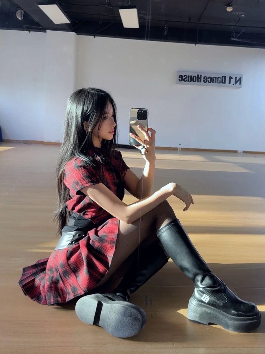 棉麻 A型 满印&循环 格纹/菱格 男中音蓝 仙粉黛葡萄酒色 火烈鸟羽 棉麻 A型 满印&循环 格纹/菱格 男中音蓝 仙粉黛葡萄酒色 火烈鸟羽 - VALI鞋履AI设计主图