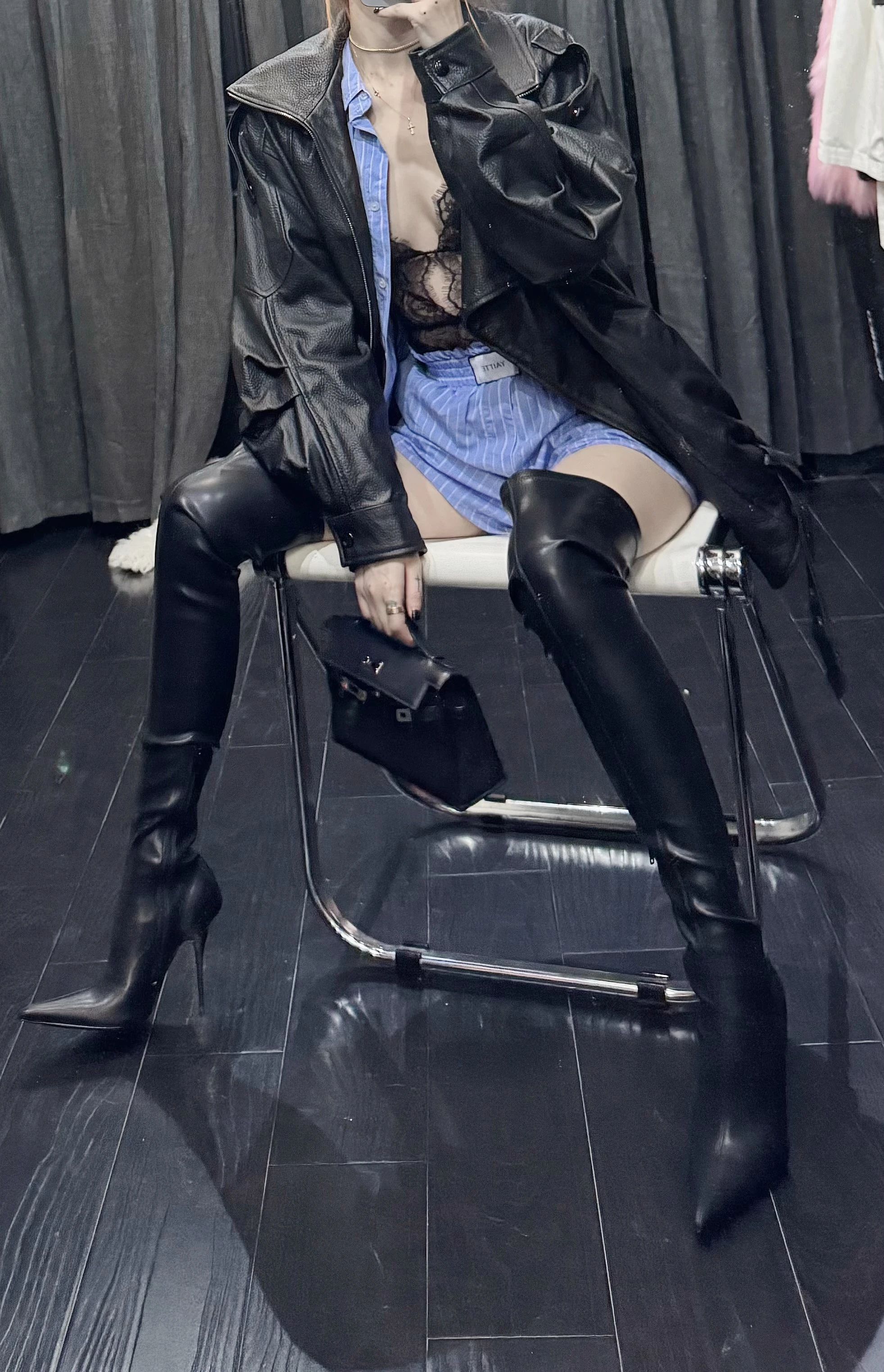 皮革面料 基础袖 蓝黑色 淡虹膜 灰鲸 基础扣饰 基础拉链 皮革面料 基础袖 蓝黑色 淡虹膜 灰鲸 基础扣饰 基础拉链 - VALI鞋履AI设计主图