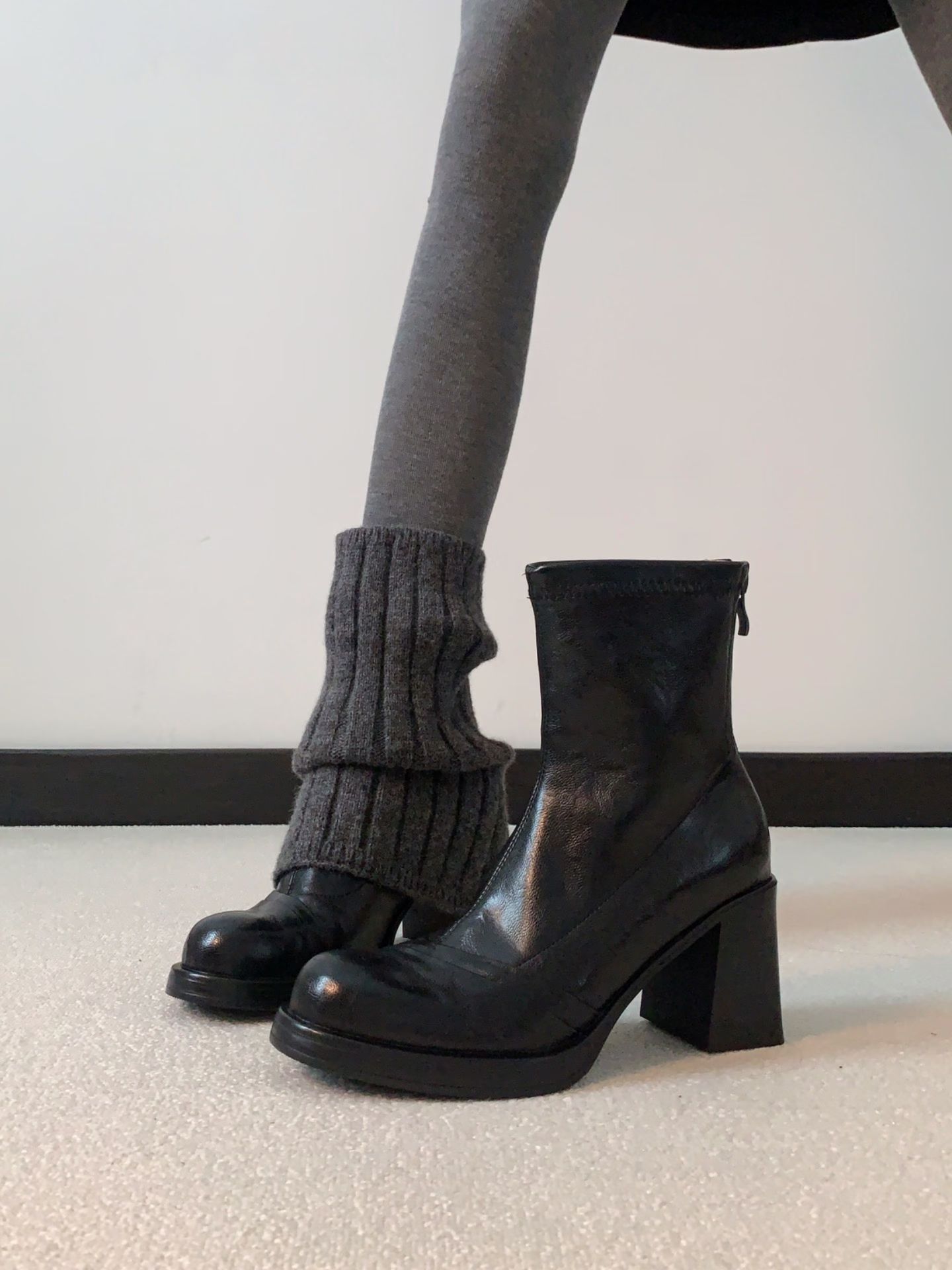 粗跟 黑美人 地膜色 黄貂鱼 圆头 皮革  - VALI鞋履AI设计主图