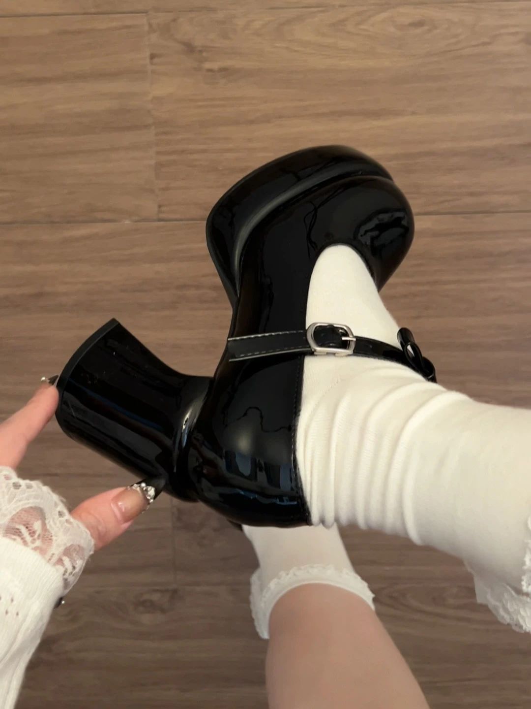 陨石色 草纸色 云米色 圆头 袢扣 中口鞋 皮革 陨石色 草纸色 云米色 圆头 袢扣 中口鞋 皮革 - VALI鞋履AI设计主图