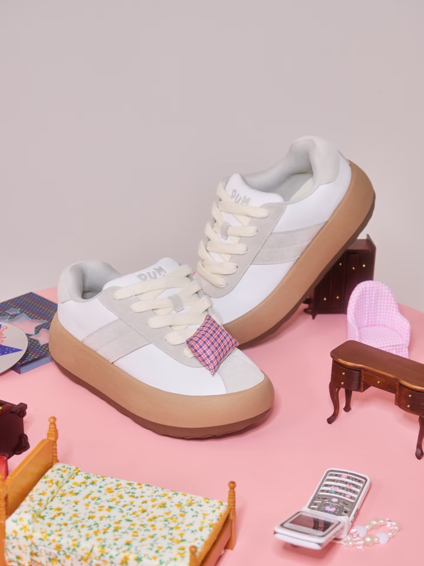 丁香灰粉 淡灰紫色 亮白色 低帮 系带  - VALI鞋履AI设计主图