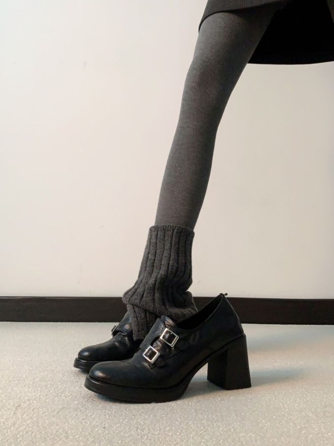 粗跟 燕尾服 橄榄黑 灯黑 圆头 低帮 袢扣 深口鞋 皮革