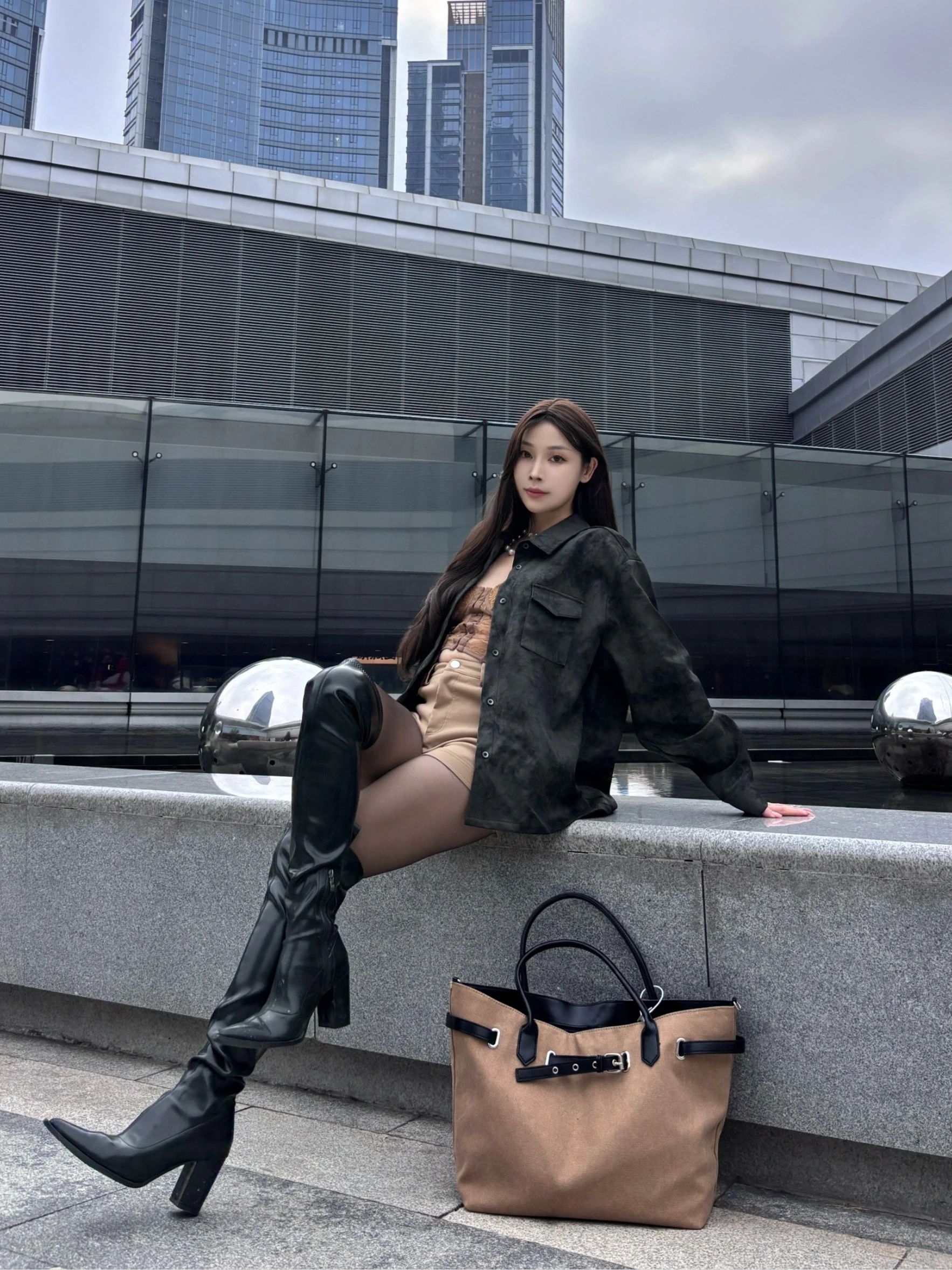 高跟 粗跟 剪影 湍流色 深板岩色 尖头 皮革 高跟 粗跟 剪影 湍流色 深板岩色 尖头 皮革 - VALI鞋履AI设计主图