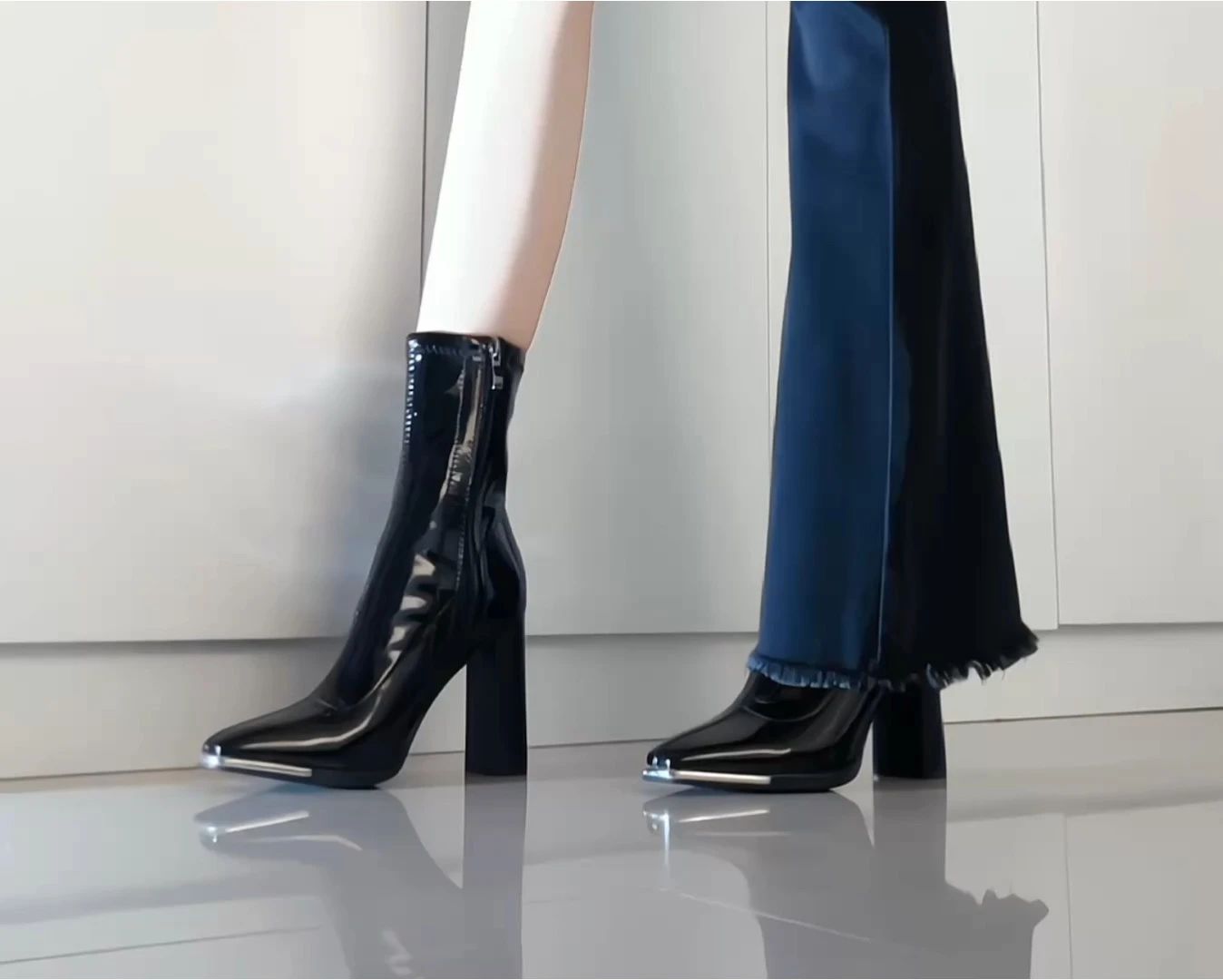 高跟 粗跟 剪影 铁灰色 烧焦灰 拉链 皮革 高跟 粗跟 剪影 铁灰色 烧焦灰 拉链 皮革 - VALI鞋履AI设计主图