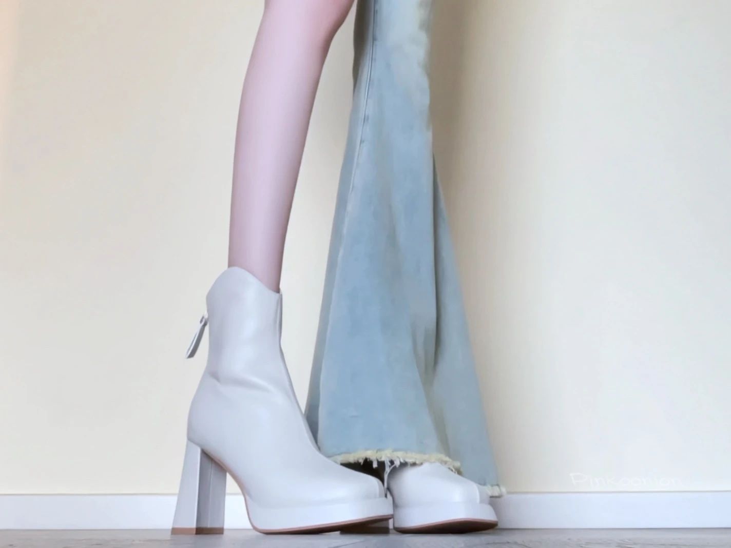 高跟 粗跟 古水 冰灰色 圆头 皮革  - VALI鞋履AI设计主图