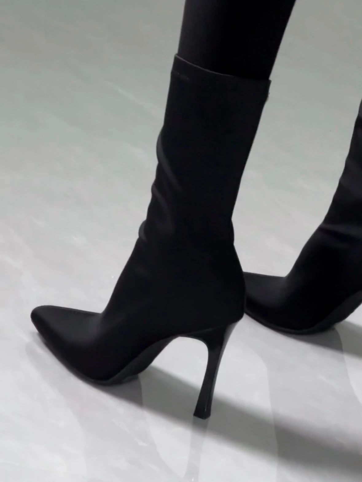 高跟 细跟 燕尾服 尖头 皮革  - VALI鞋履AI设计主图