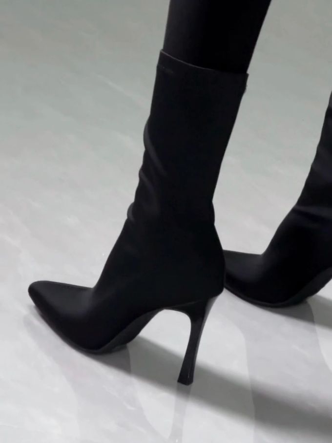 高跟 细跟 燕尾服 尖头 皮革