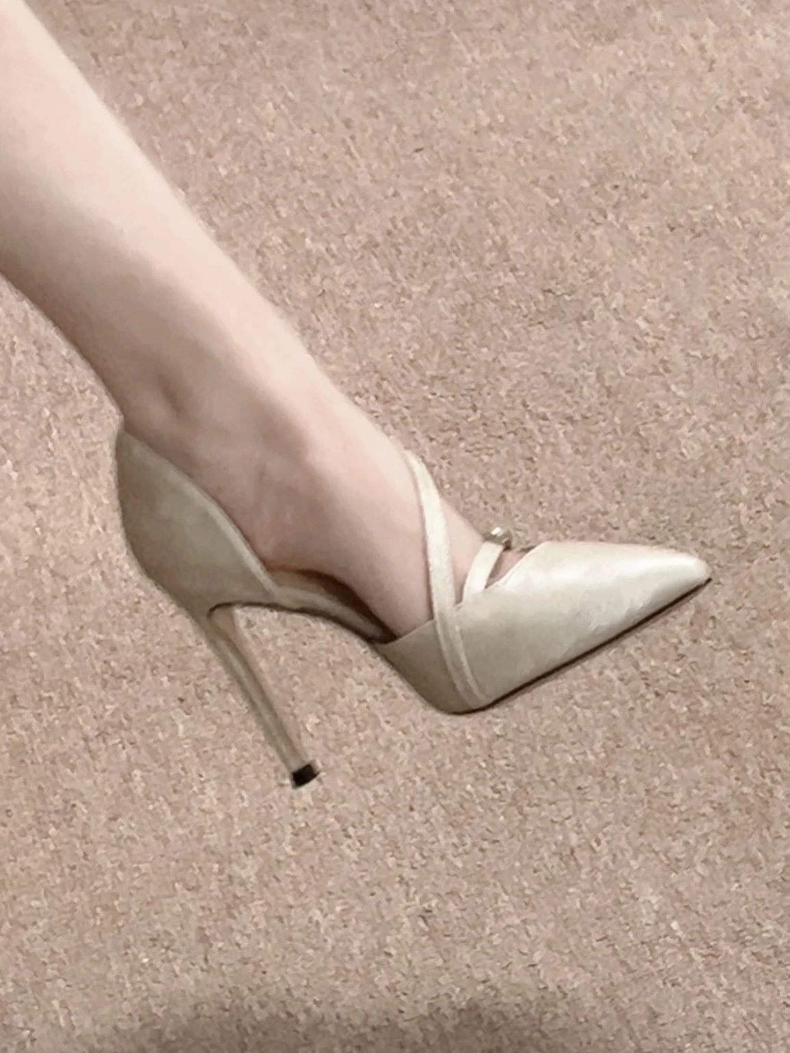 高跟 细跟 尖头 低帮 浅口鞋 皮革  - VALI鞋履AI设计主图