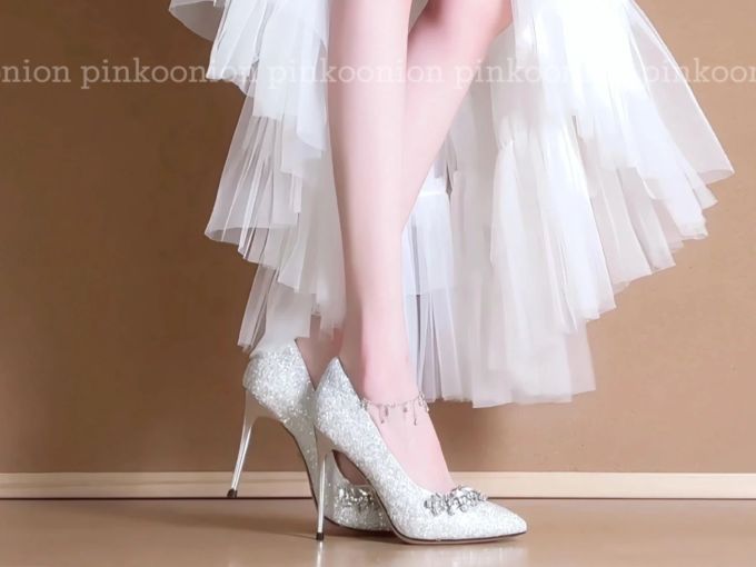 高跟 细跟 方解石 亮白 亮白色 尖头 低帮 一脚蹬 浅口鞋