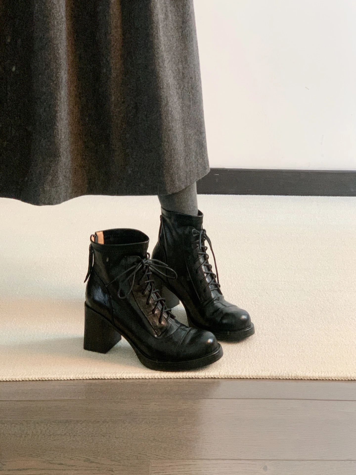 中跟 粗跟 圆头 系带 皮革  - VALI鞋履AI设计主图