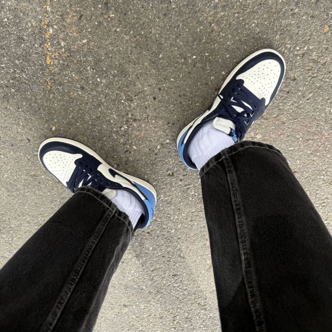 男中音蓝 钟乳石 糖粉 系带 皮革