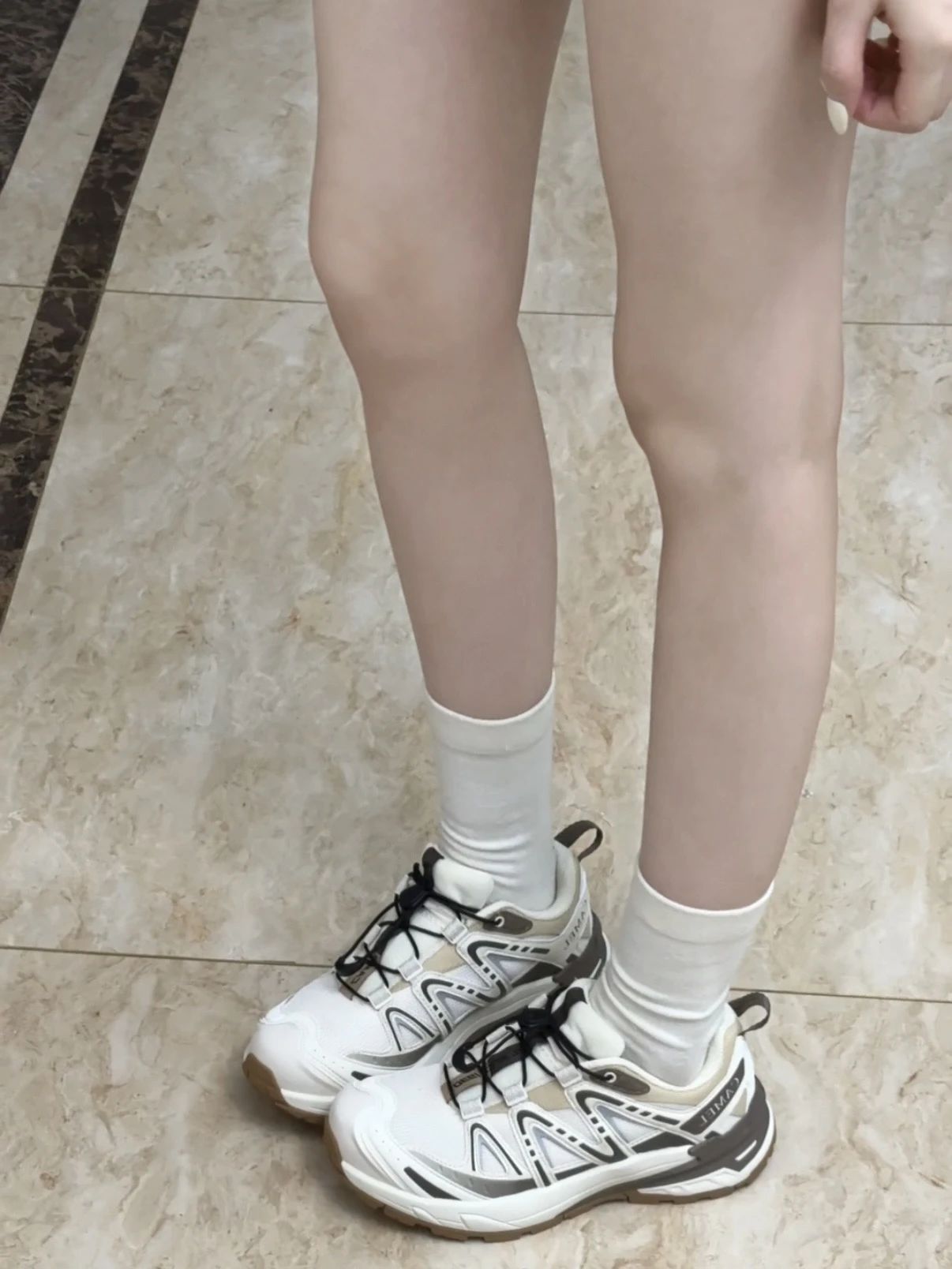 微蓝 蓝晕色 描绘灰 低帮 弹力绳 系带  - VALI鞋履AI设计主图