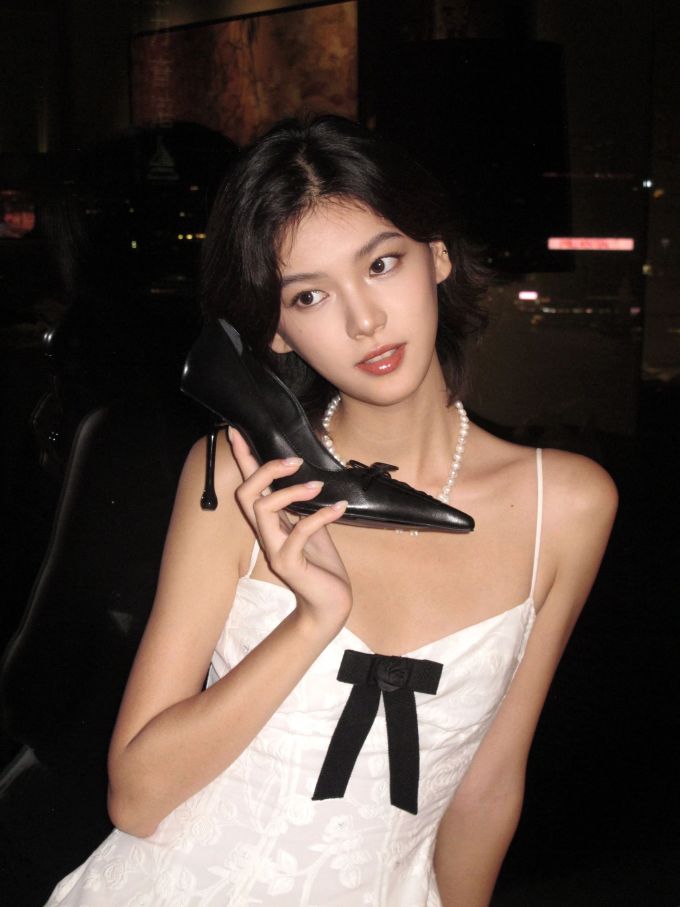 A型 抹胸领 无袖 打结-扭结 手工装饰 装饰绳带