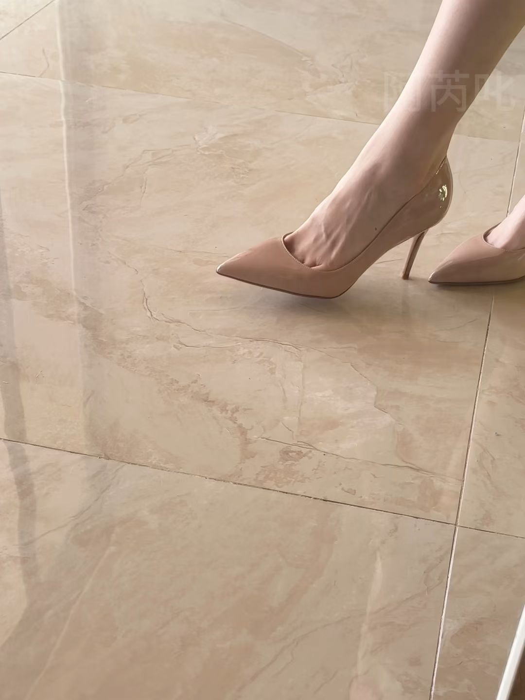 高跟 细跟 尖头 低帮 一脚蹬 浅口鞋 皮革  - VALI鞋履AI设计主图