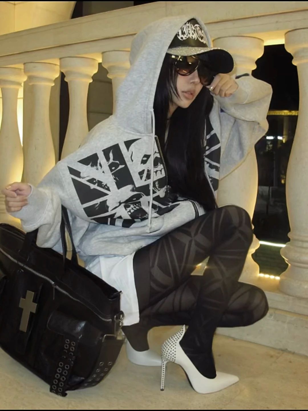 针织面料 连帽领 中长袖 基础袖 局部印染 字母 印花 基础绳带 针织面料 连帽领 中长袖 基础袖 局部印染 字母 印花 基础绳带 - VALI鞋履AI设计主图