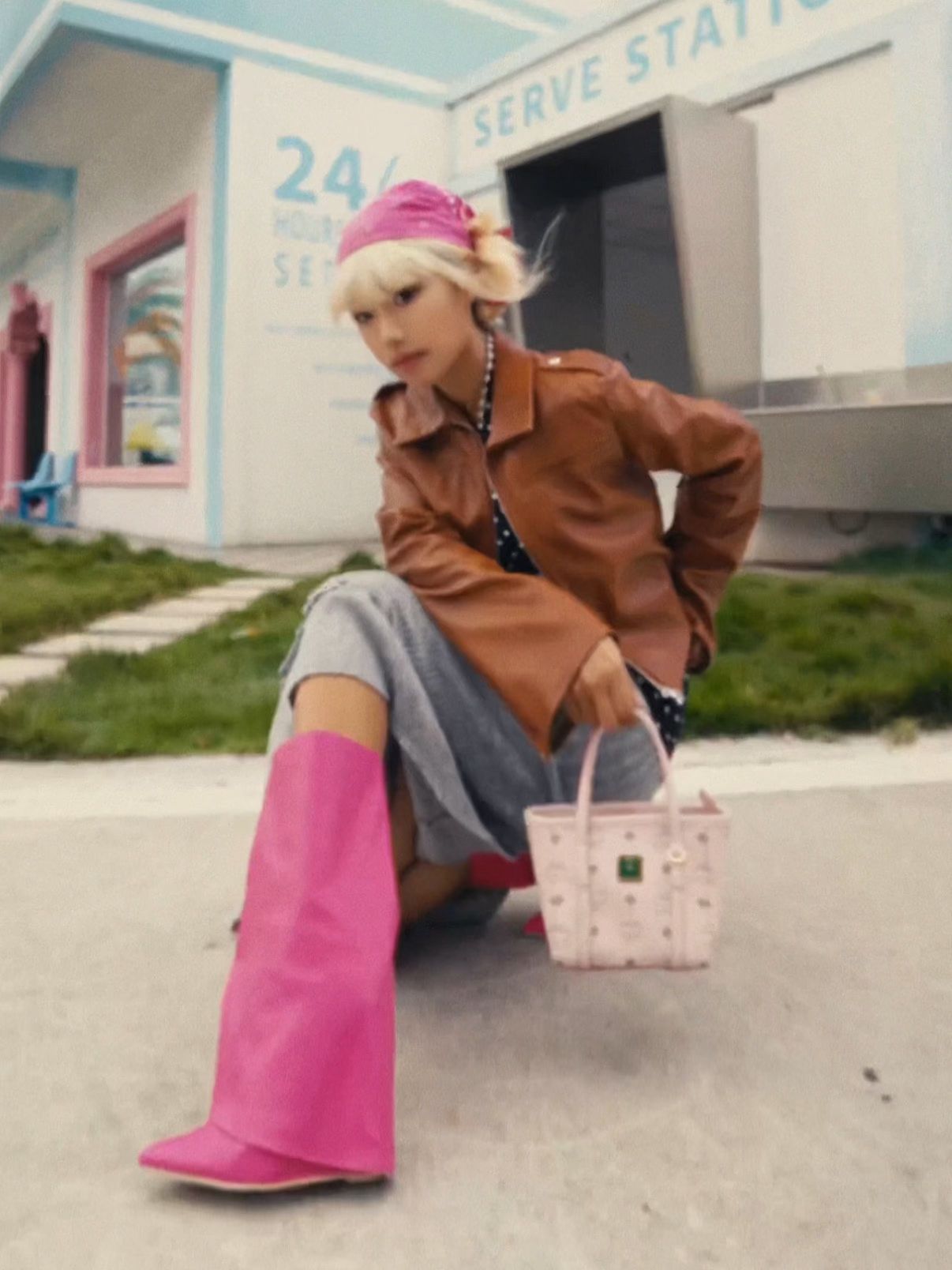 翻领 中长袖 基础袖 姜饼色 土褐色 摩卡米色 基础拉链 工装风 户外  翻领 中长袖 基础袖 姜饼色 土褐色 摩卡米色 基础拉链 工装风 户外  - VALI鞋履AI设计主图