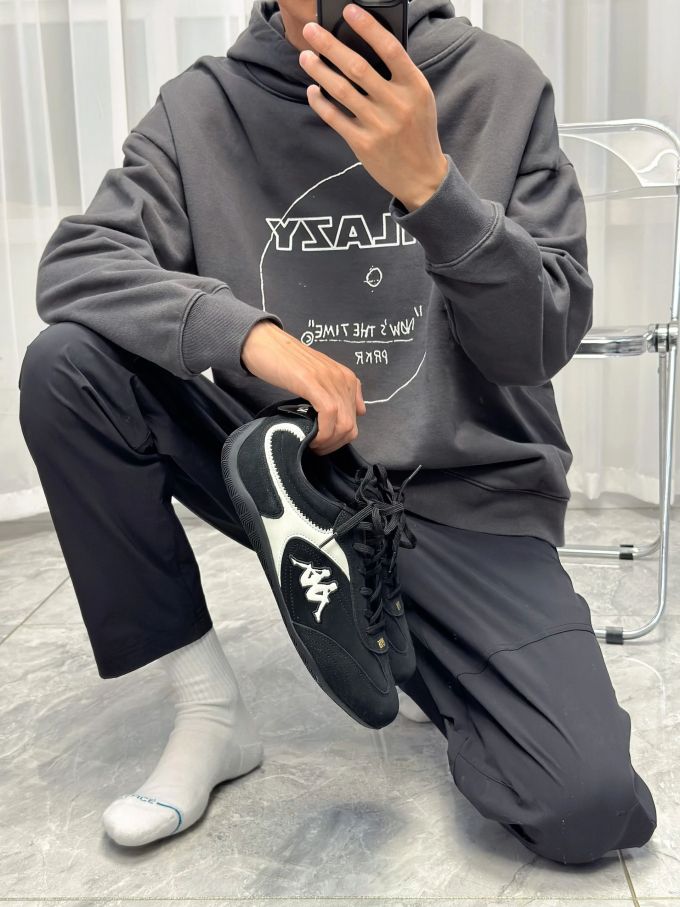 针织面料 连帽领 中长袖 基础袖 局部印染 字母 印花 基础绳带