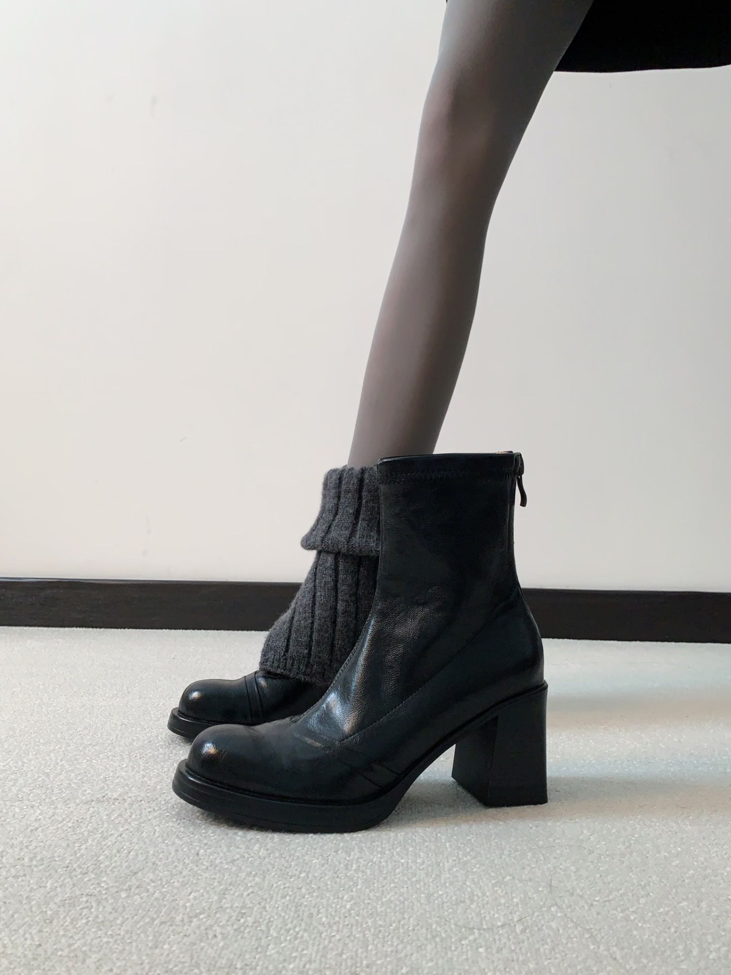 中跟 粗跟 圆头 皮革  - VALI鞋履AI设计主图